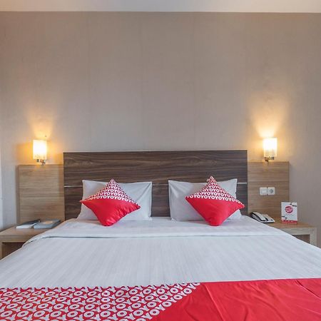 Oyo 1081 Allson City Hotel Makassar Exterior foto