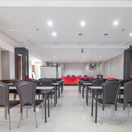 Oyo 1081 Allson City Hotel Makassar Exterior foto
