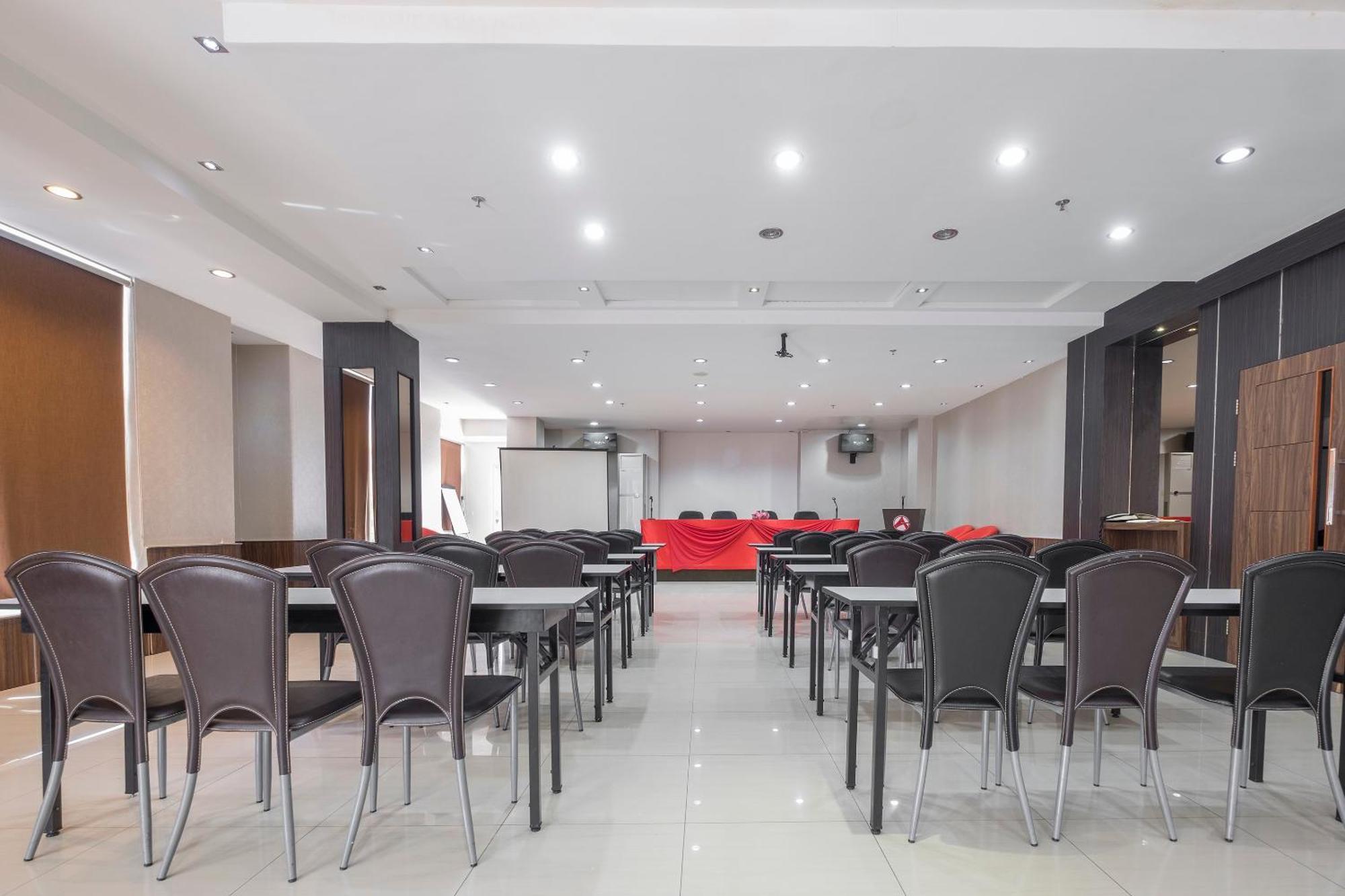 Oyo 1081 Allson City Hotel Makassar Exterior foto