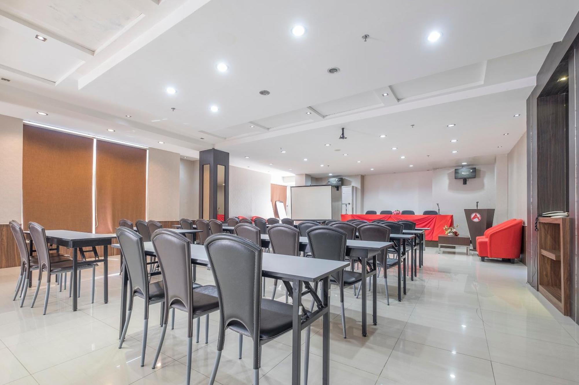 Oyo 1081 Allson City Hotel Makassar Exterior foto