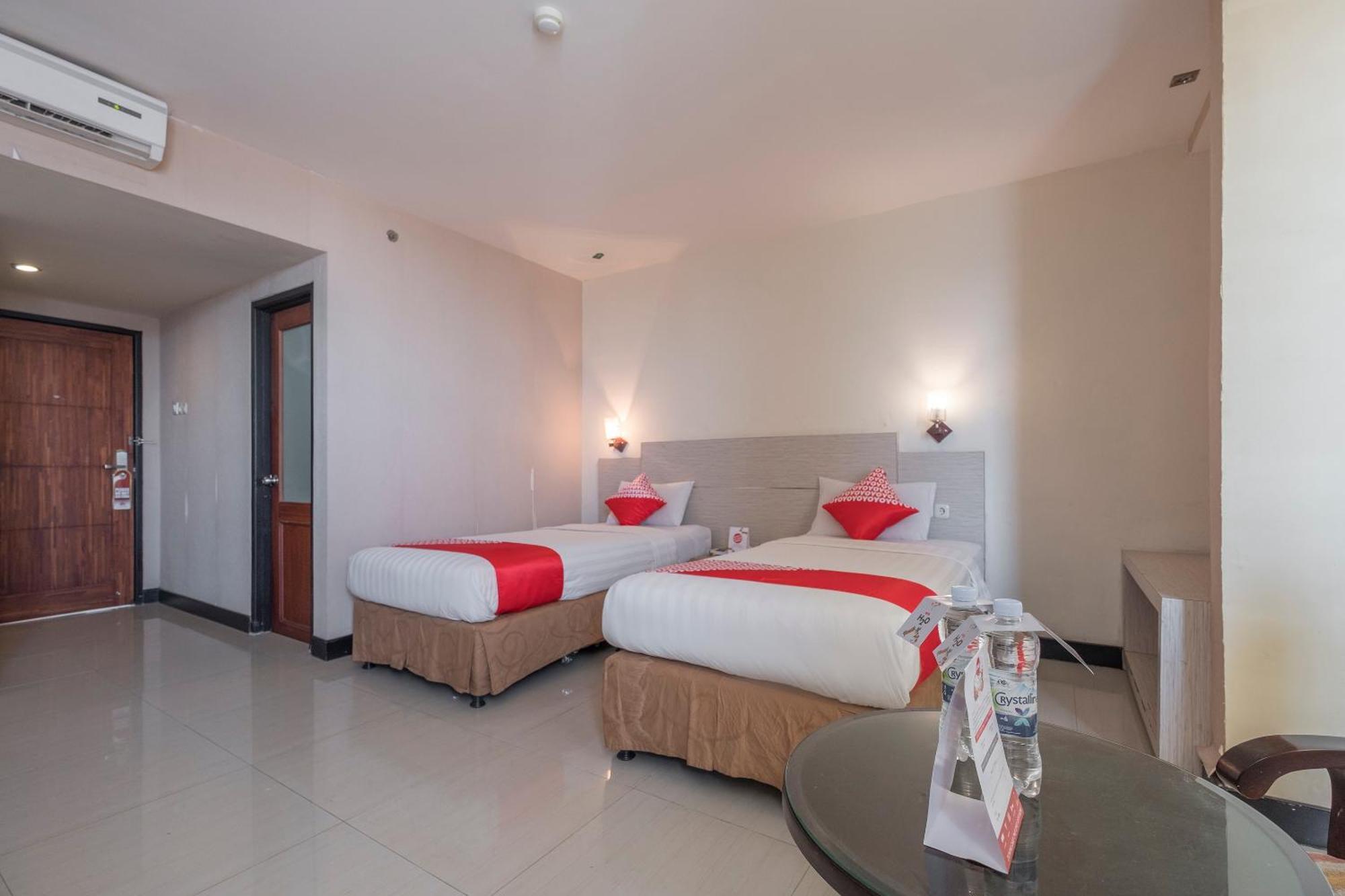 Oyo 1081 Allson City Hotel Makassar Exterior foto