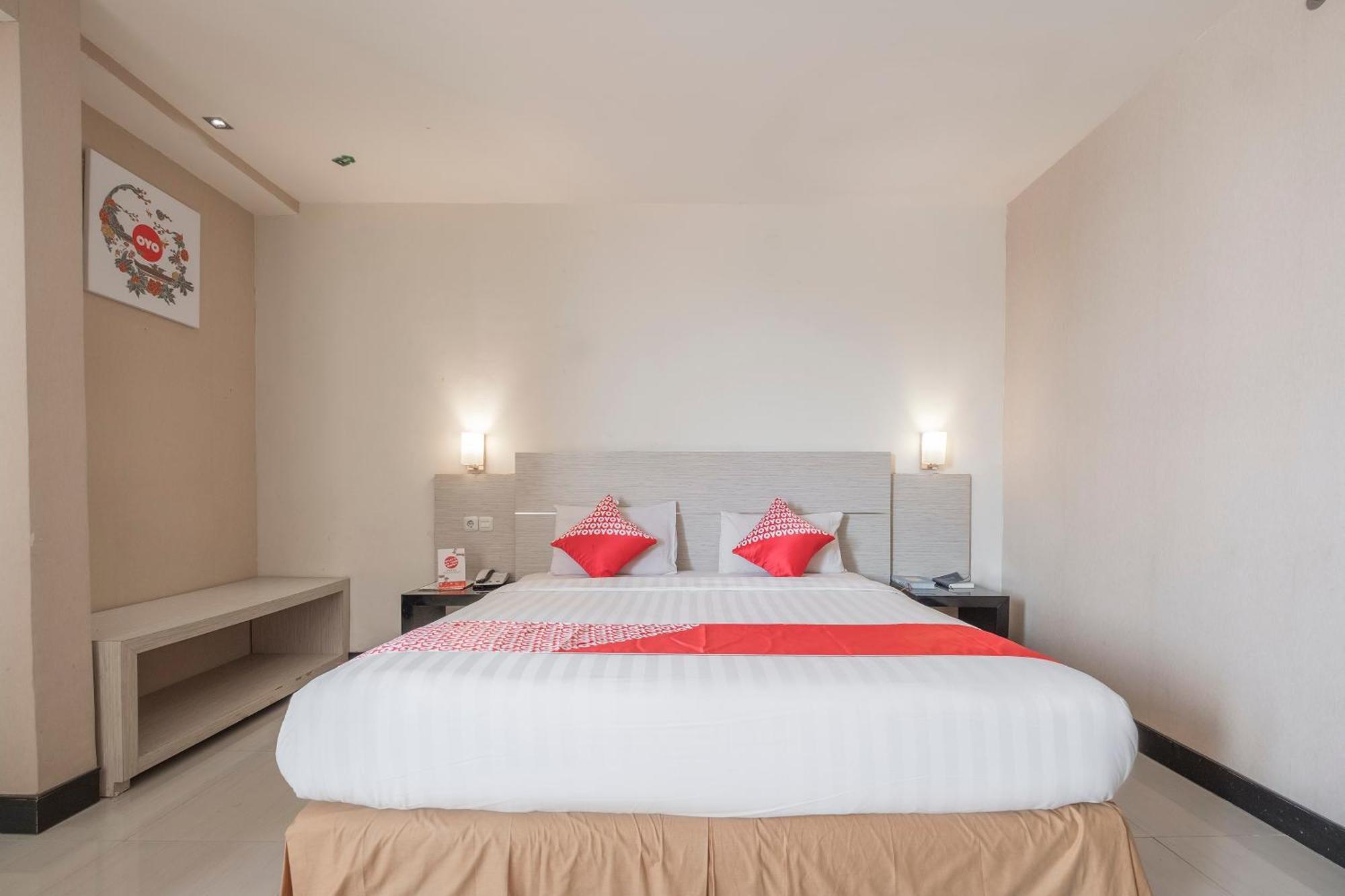 Oyo 1081 Allson City Hotel Makassar Exterior foto