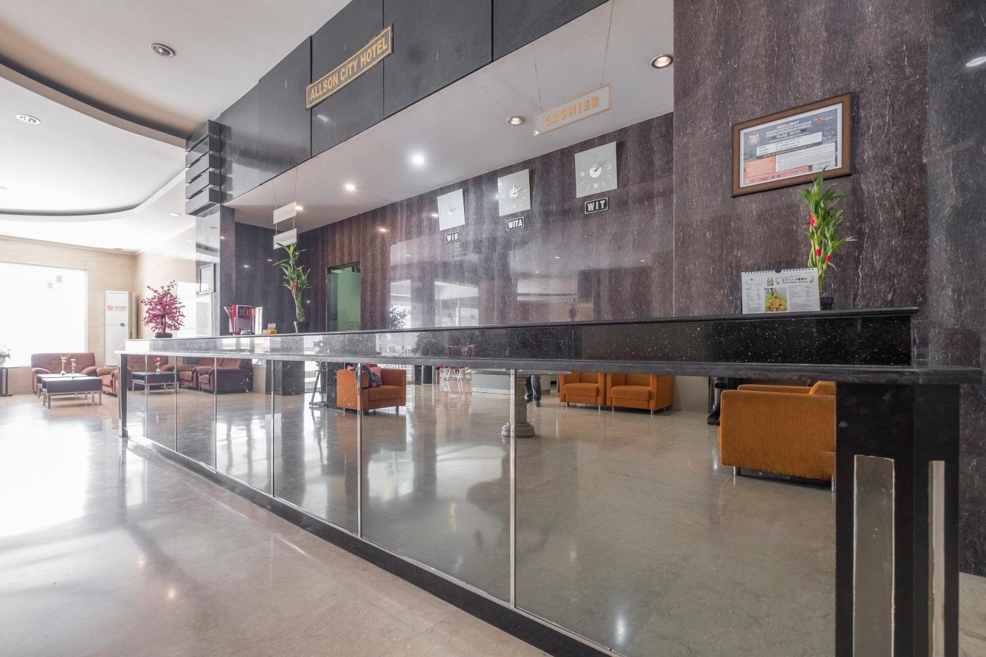 Oyo 1081 Allson City Hotel Makassar Exterior foto